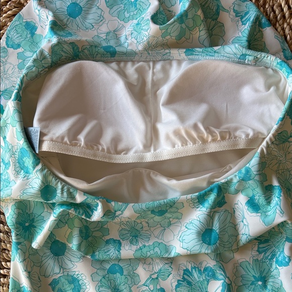 Floral Ruffle One-Piece Swimsuit - Picture 4 of 10